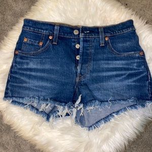 NWOT Levi’s 501 cut off’s